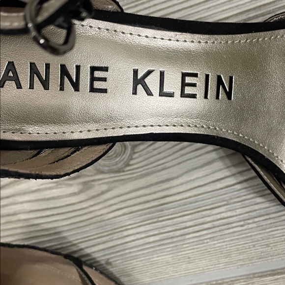 Anne Klein Black Pointed Heels - Picture 4 of 6